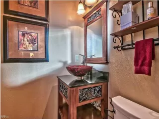 Photo #6: 1004063 Listing