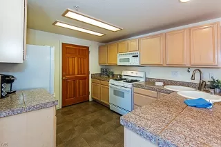 Photo #3: 1004116 Listing