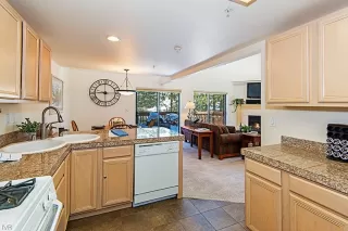 Photo #4: 1004116 Listing