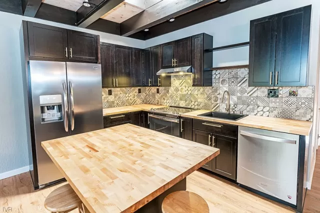 MLS: 1004121 Condo For Sale