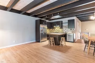 Photo #4: 1004121 Listing