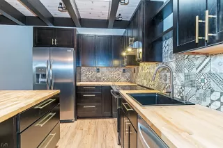 Photo #5: 1004121 Listing