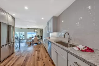 Photo #2: 1004132 Listing