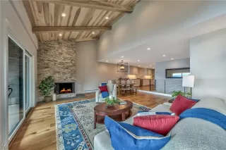 Photo #4: 1004132 Listing