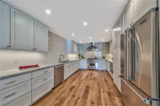 Photo #5: 1004132 Listing