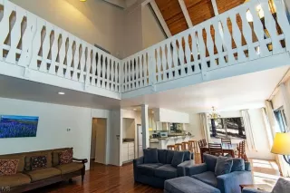 Photo #4: 1004158 Listing