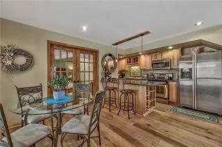 Photo #3: 1004181 Listing