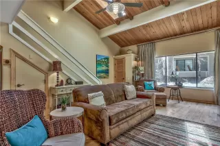 Photo #4: 1004181 Listing