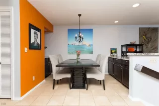 Photo #2: 1004206 Listing