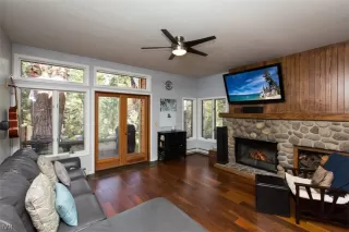 Photo #5: 1004206 Listing