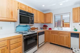 Photo #5: 1004214 Listing