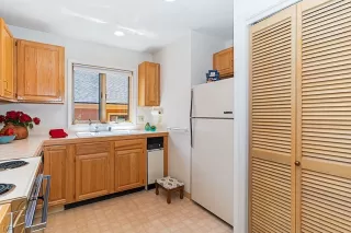 Photo #6: 1004214 Listing