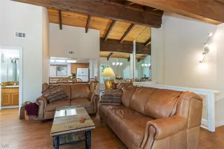 Photo #2: 1004225 Listing