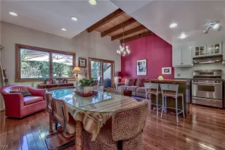 Photo #5: 1004249 Listing