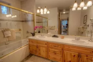 Photo #4: 1004269 Listing