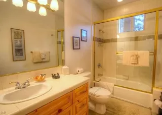 Photo #5: 1004269 Listing