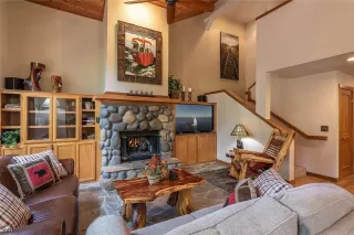 Photo #1: 1004293 Listing