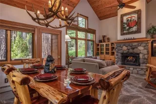 Photo #4: 1004293 Listing