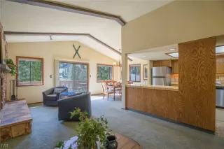 Photo #2: 1004302 Listing