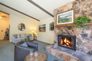 Photo #3: 1004302 Listing