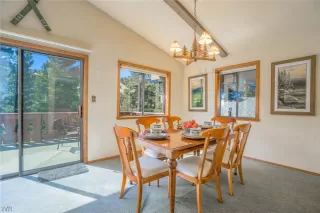 Photo #4: 1004302 Listing