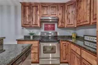 Photo #1: 1004352 Listing