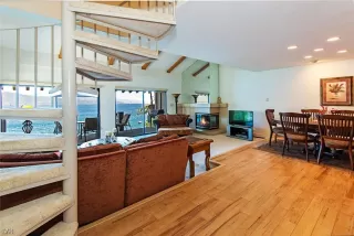 Photo #2: 1004366 Listing