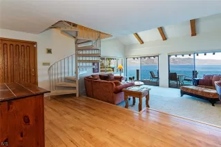 Photo #3: 1004366 Listing