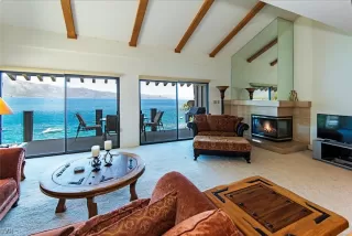 Photo #4: 1004366 Listing