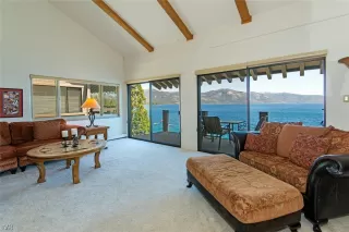 Photo #5: 1004366 Listing