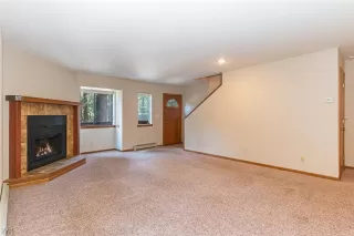 Photo #4: 1004377 Listing