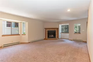 Photo #5: 1004377 Listing