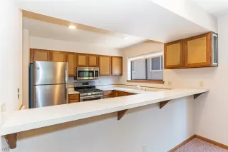 Photo #6: 1004377 Listing