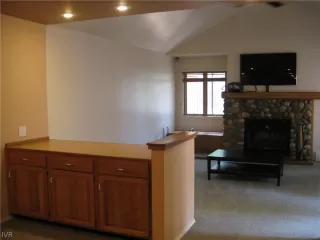 Photo #3: 1004387 Listing