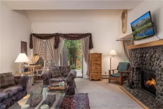 Photo #5: 1004389 Listing