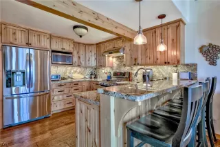 Photo #3: 1004395 Listing