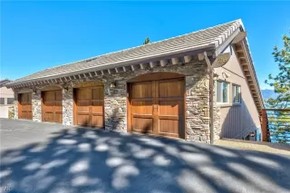 Photo #6: 1004427 Listing