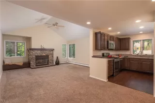 Photo #3: 1004466 Listing