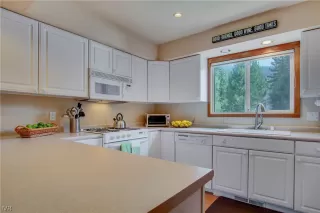 Photo #2: 1004469 Listing