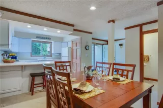 Photo #4: 1004469 Listing