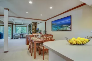 Photo #6: 1004469 Listing