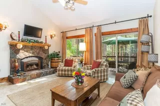 Photo #2: 1004473 Listing