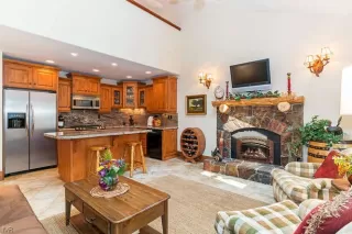 Photo #3: 1004473 Listing