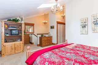 Photo #4: 1004473 Listing