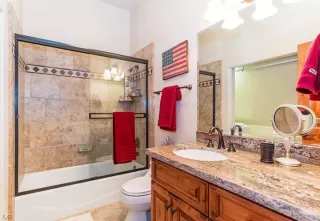 Photo #5: 1004473 Listing