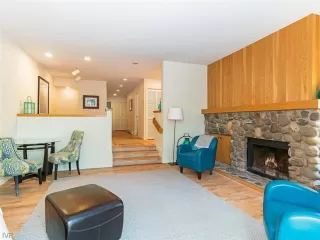 Photo #4: 1004489 Listing