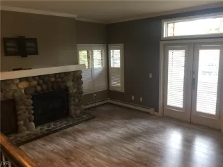 Photo #2: 1004494 Listing