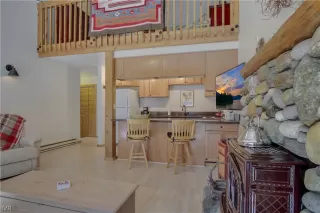 Photo #5: 1004505 Listing