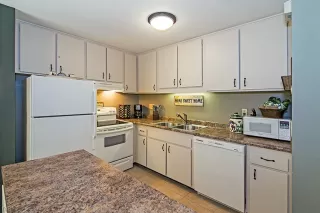 Photo #3: 1004517 Listing