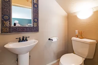 Photo #6: 1004517 Listing